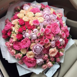 Букет 31 кустовая пионовидная роза